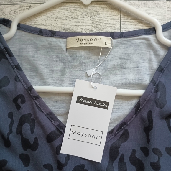 Maysoar tunic top With Pockets Leopard Print Long Sleeve V Neck Large NWT - Picture 2 of 11